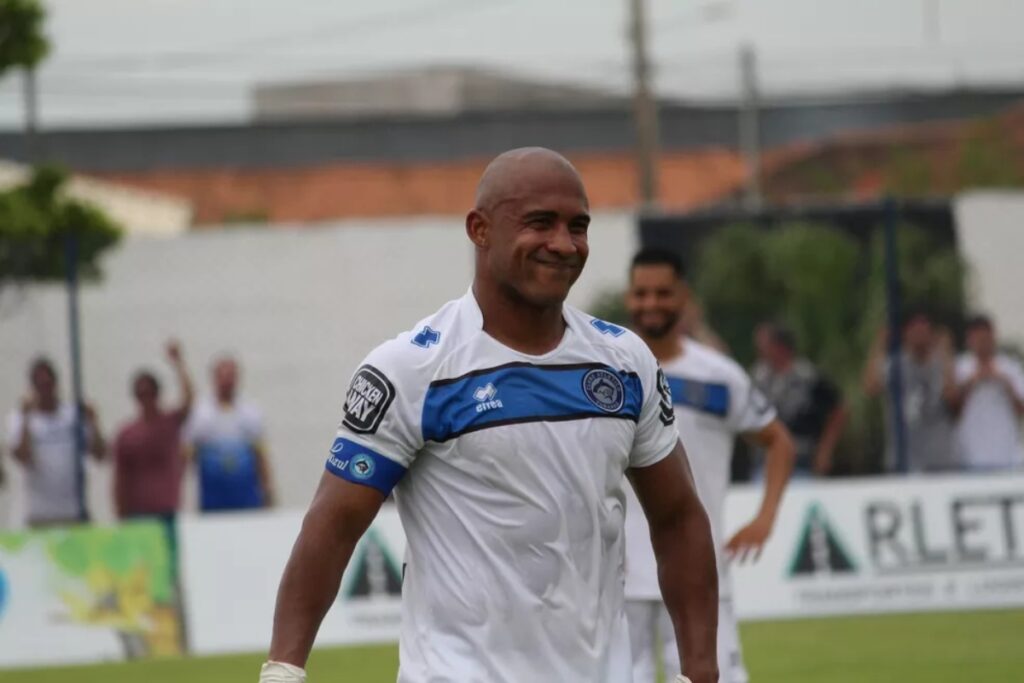 Brasão, ex-atacante do Santa Cruz, é morto a tiros em Santa Catarina brasao,-ex-atacante-do-santa-cruz,-e-morto-a-tiros-em-santa-catarina