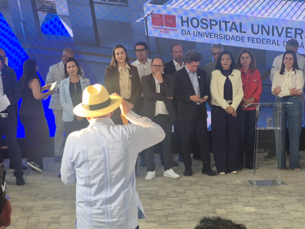 em-mg,-lula-agita-militancia-e-ignora-jaques-wagner-em-discursos