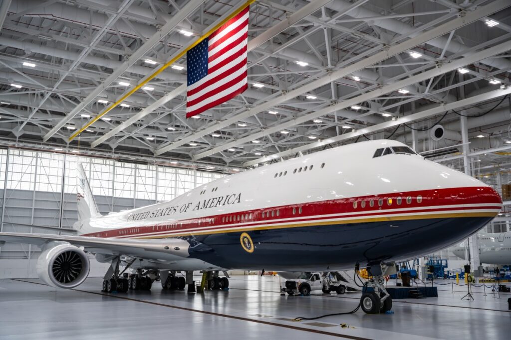 eua-apresenta-novo-aviao-presidencial,-presente-do-catar-para-trump