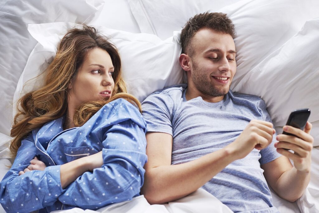excesso-de-telas-enfraquece-a-vida-sexual-dos-casais,-alerta-sexologa