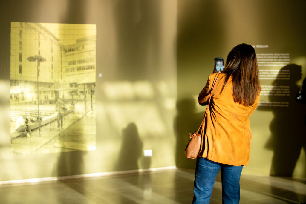 artistas-acompanham-visita-guiada-a-exposicao-constelacoes-contemporaneas-neste-sabado