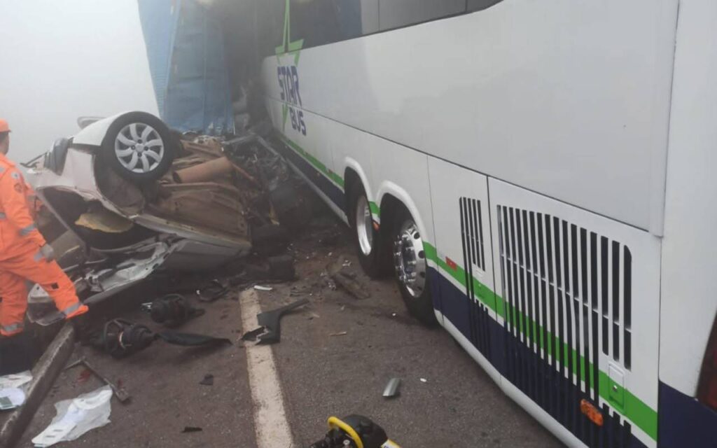 uma-pessoa-morre-em-acidente-entre-20-veiculos-na-br-262,-em-betim