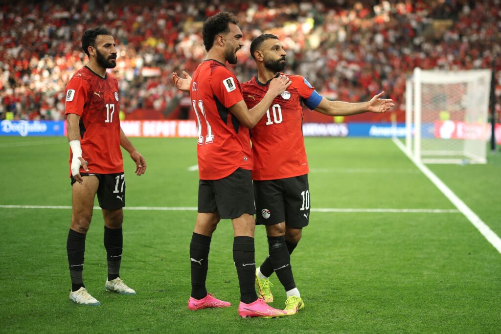 copa:-egito-vence-nova-zelandia-com-brilho-de-zico-e-salah