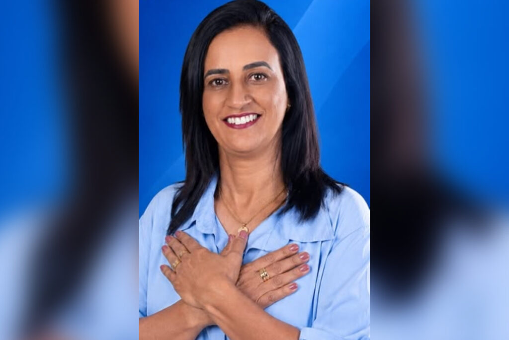 aila-da-farmacia-(avante)-e-eleita-prefeita-de-amparo-do-serra-(mg)
