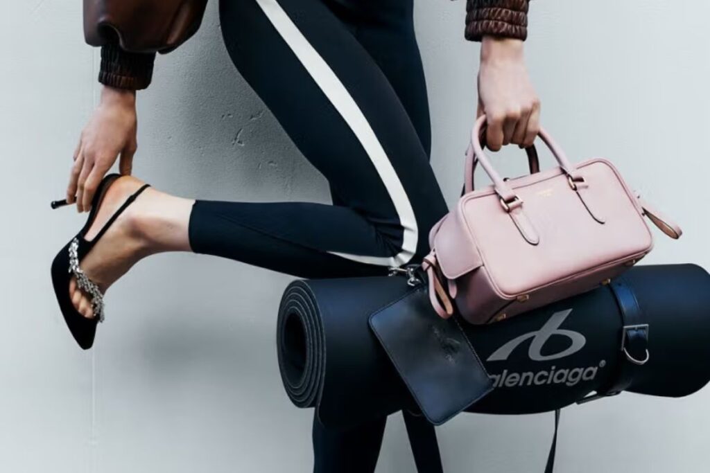 Balenciaga entra para universo do bem-estar e lança coleção fitness balenciaga-entra-para-universo-do-bem-estar-e-lanca-colecao-fitness