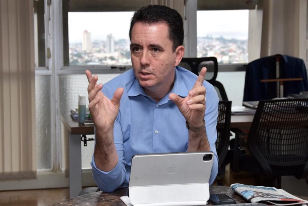 paulo-serra-desiste-de-concorrer-ao-governo-de-sp-e-ajuda-tarcisio
