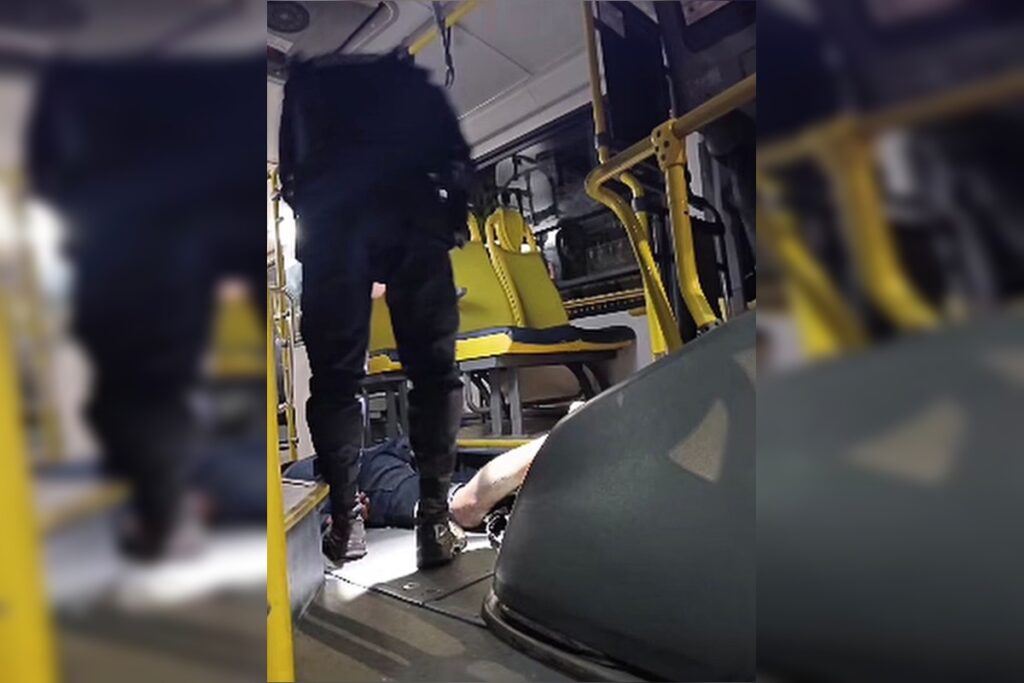 mulher-e-rendida-com-faca-e-assaltada-em-onibus-no-recanto-das-emas