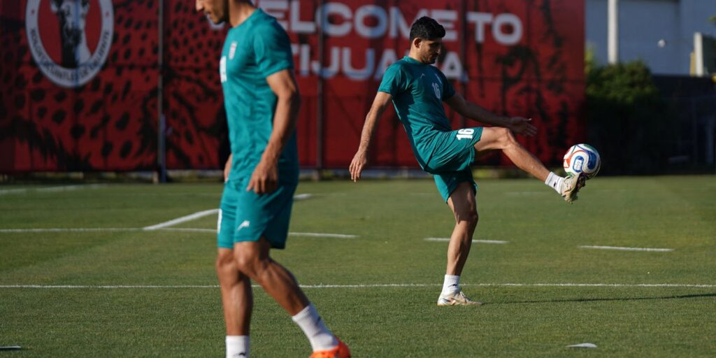 Em carta deixada em vestiário, seleção iraniana pede paz entre nações em-carta-deixada-em-vestiario,-selecao-iraniana-pede-paz-entre-nacoes
