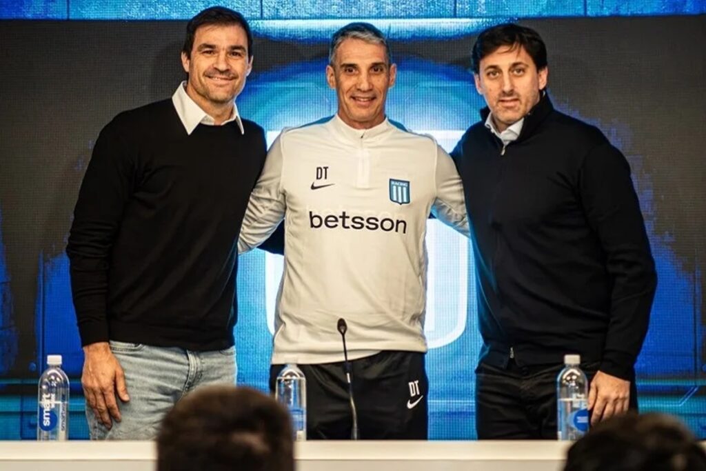 ex-santos-e-fortaleza,-juan-pablo-vojvoda-e-anunciado-pelo-racing