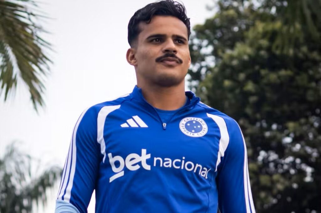 cruzeiro:-em-meio-a-rumores-de-saida,-kaiki-se-reapresenta-na-toca-ii