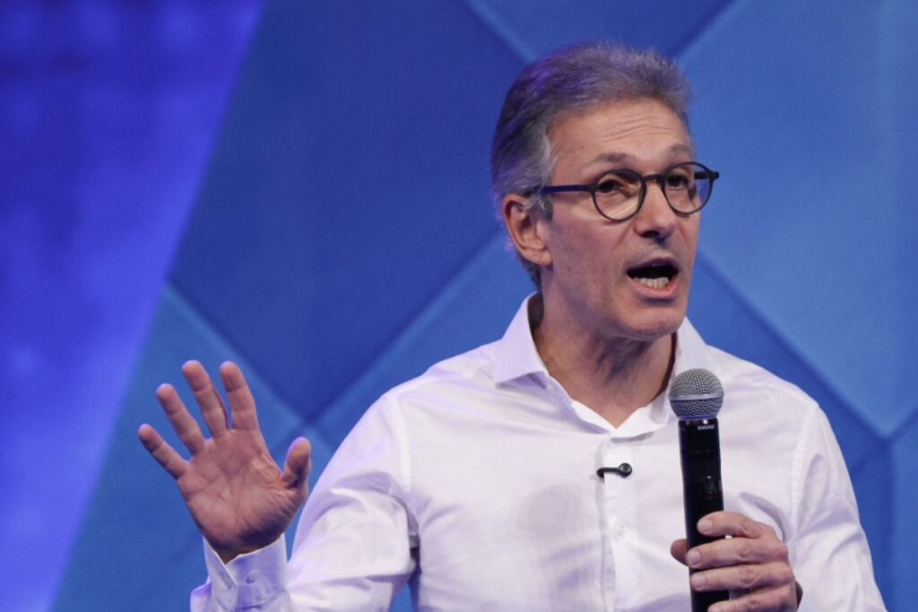 zema-defende-alternativa-a-clt-e-critica-debate-do-fim-da-escala-6×1