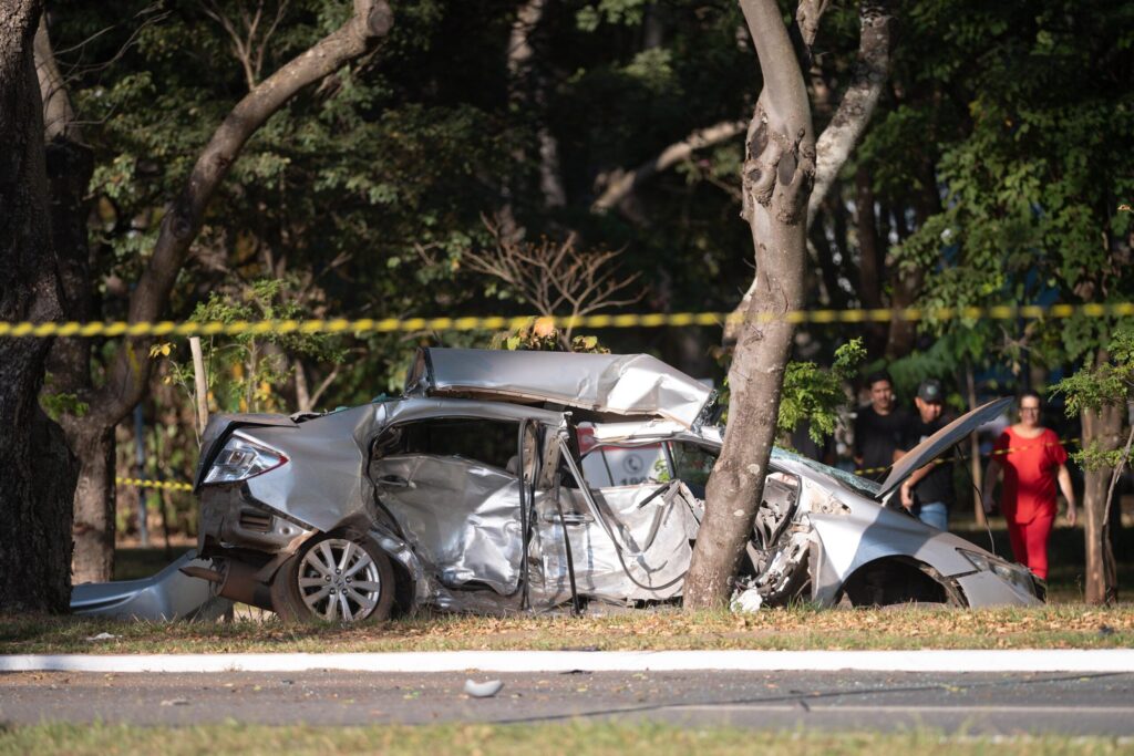motorista-morre-em-acidente-entre-dois-carros-e-moto-no-eixinho-sul