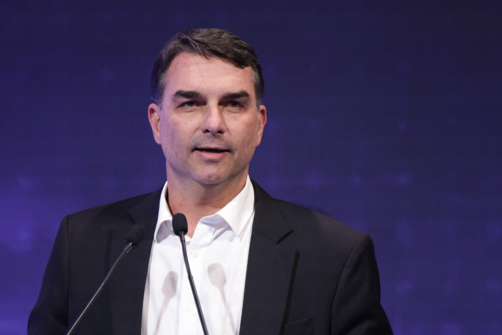 flavio-bolsonaro-se-inscreve-em-audiencia-sobre-tarifaco-nos-eua