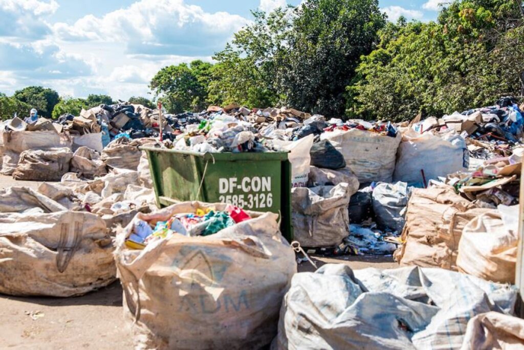 greve-da-limpeza:-30%-do-efetivo-do-slu-retorna-ao-trabalho-nesta-3a