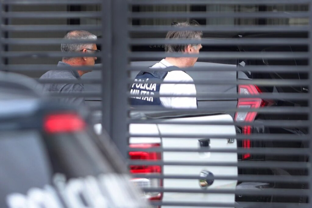 Bolsonaro será ouvido em casa pela PCDF no caso de arma apreendida bolsonaro-sera-ouvido-em-casa-pela-pcdf-no-caso-de-arma-apreendida