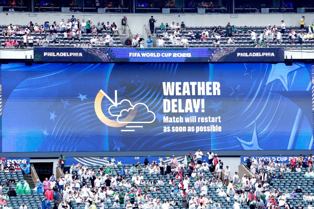 weather-delay:-entenda-o-protocolo-que-paralisa-partidas-da-copa