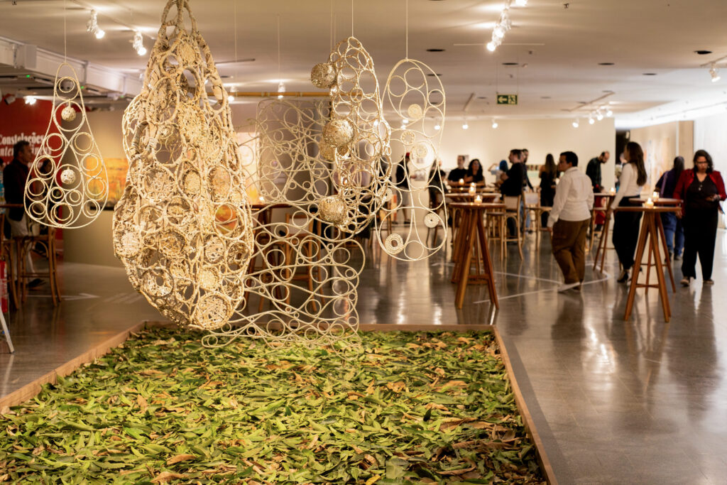 arte-e-arquitetura-se-unem-na-exposicao-constelacoes-contemporaneas