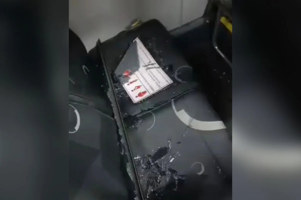 Tiroteio entre CV e TCP atinge ônibus e assusta passageiros no Rio tiroteio-entre-cv-e-tcp-atinge-onibus-e-assusta-passageiros-no-rio