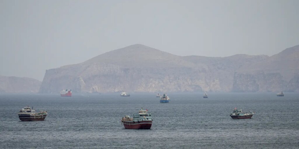 Navios já navegam pelo Estreito de Ormuz sob plano de retirada da ONU navios-ja-navegam-pelo-estreito-de-ormuz-sob-plano-de-retirada-da-onu