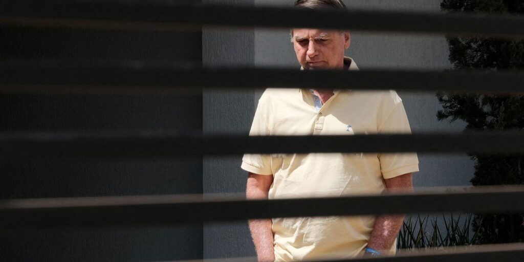 Não houve intuito de descumprir a lei, diz Bolsonaro sobre arma nao-houve-intuito-de-descumprir-a-lei,-diz-bolsonaro-sobre-arma