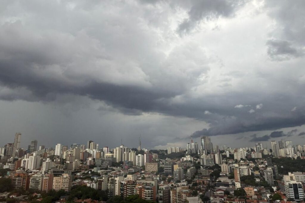 com-temporais,-sp-segue-sem-alertas-da-defesa-civil-apos-ataque-hacker