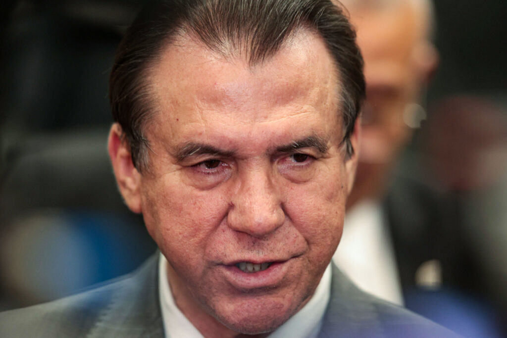 marinho:-wagner-deve-deixar-lideranca-do-governo-para-“se-defender”