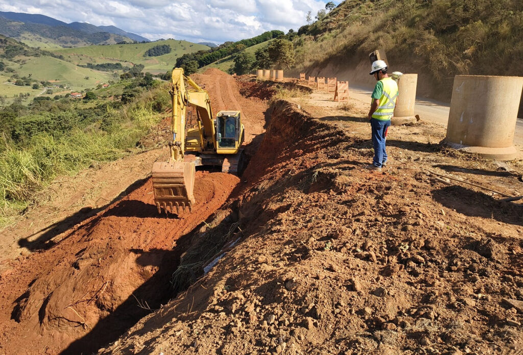trecho-da-mgc-383-passa-por-obras-apos-erosao-causada-por-chuvas