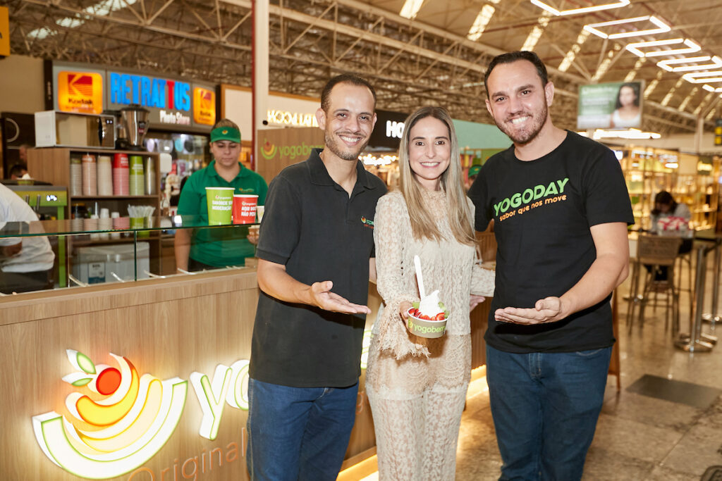 tati-vartuli-inaugura-loja-da-yogoberry-no-gilberto-salomao