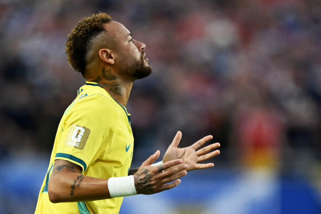 “neymar-abduzido”:-web-reage-apos-craque-entrar-em-jogo-contra-escocia