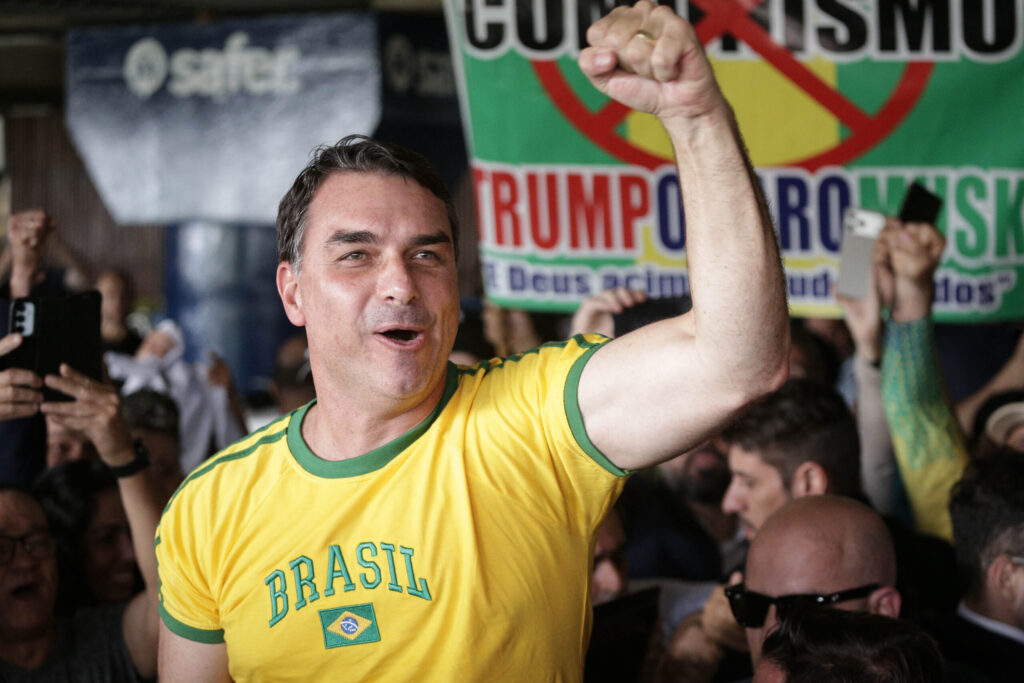 “ninguem-me-aborrece”,-diz-flavio-bolsonaro-apos-video-de-michelle