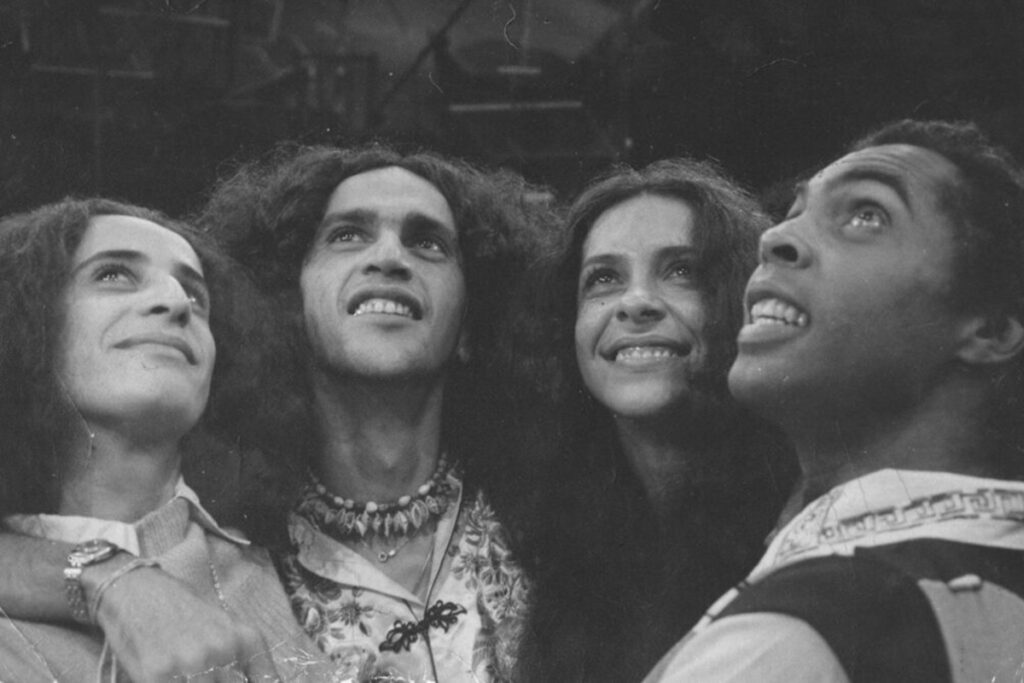 os-doces-barbaros:-grupo-de-bethania,-caetano,-gal-e-gil-ganha-livro