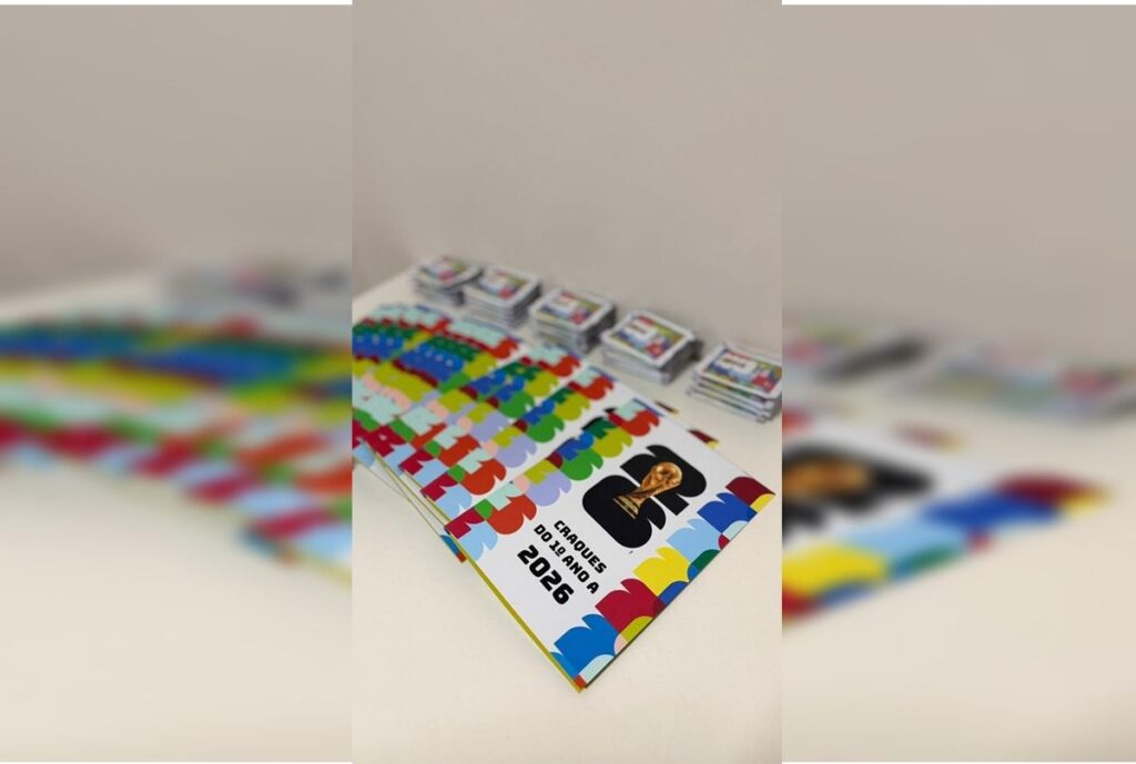 albuns-da-copa-personalizados-com-fotos-de-22-criancas-somem-durante-entrega