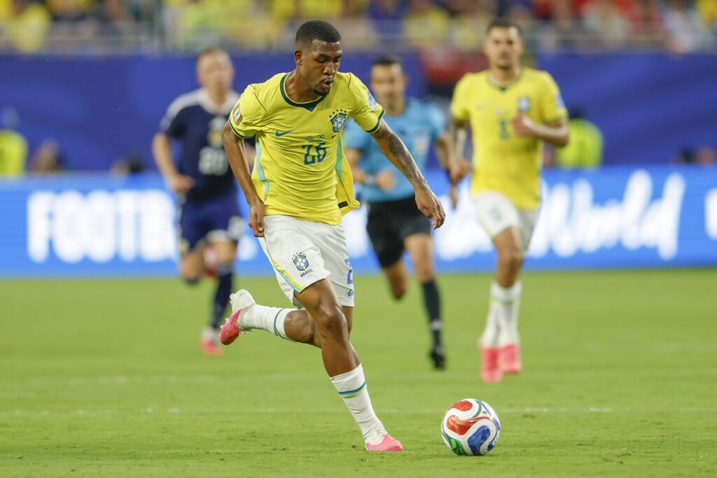 titular-do-brasil-contra-a-escocia,-rayan-ainda-nao-perdeu-em-2026
