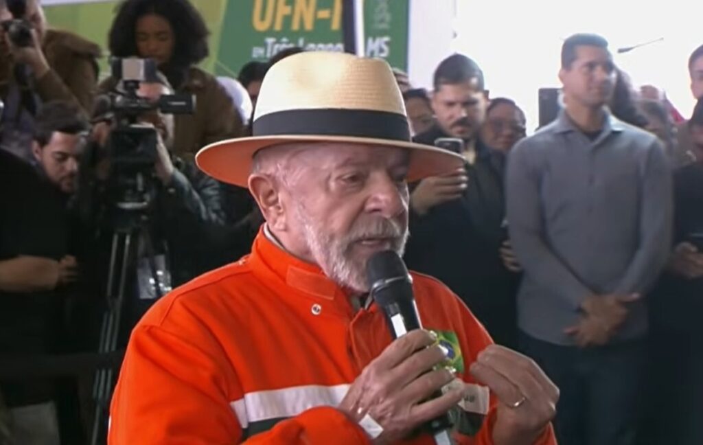 lula-critica-privatizacoes-ao-visitar-fabrica-da-petrobras-em-ms