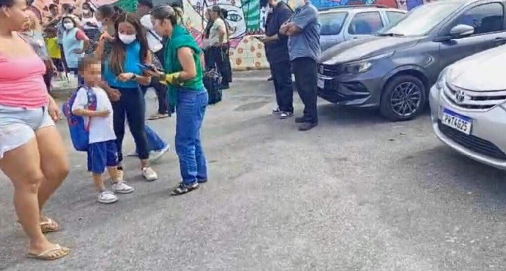 bh:-200-criancas-sao-retiradas-de-escola-apos-incendio-em-lote-vizinho