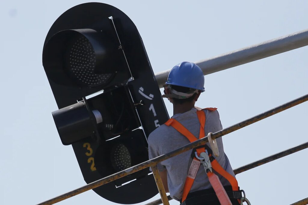 tcdf-suspende-licitacao-de-semaforos-da-secretaria-de-obras