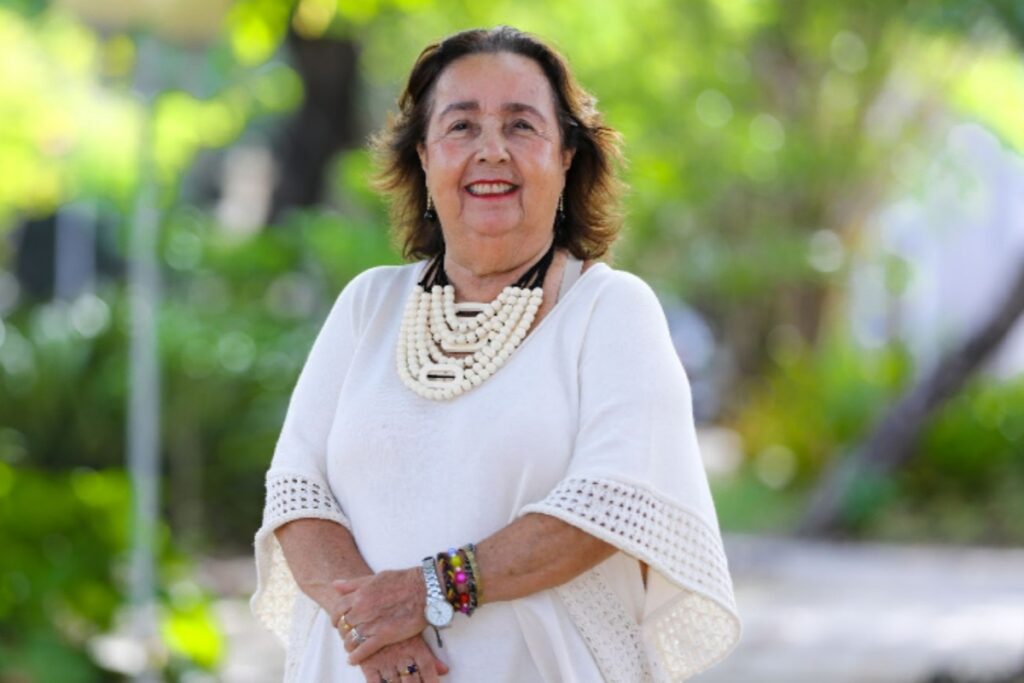 aos-77-anos,-aposentada-defende-tcc-feito-em-parceria-com-a-mae,-de-98