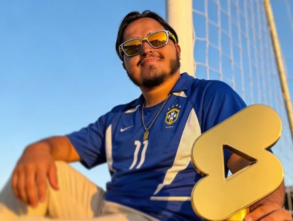 mineiro-por-tras-de-brasil-com-s-conta-como-hit-da-copa-mudou-sua-vida