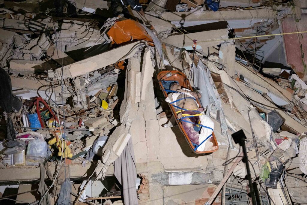 casal-da-venezuela-em-bh-promove-acao-solidaria-apos-terremoto-no-pais