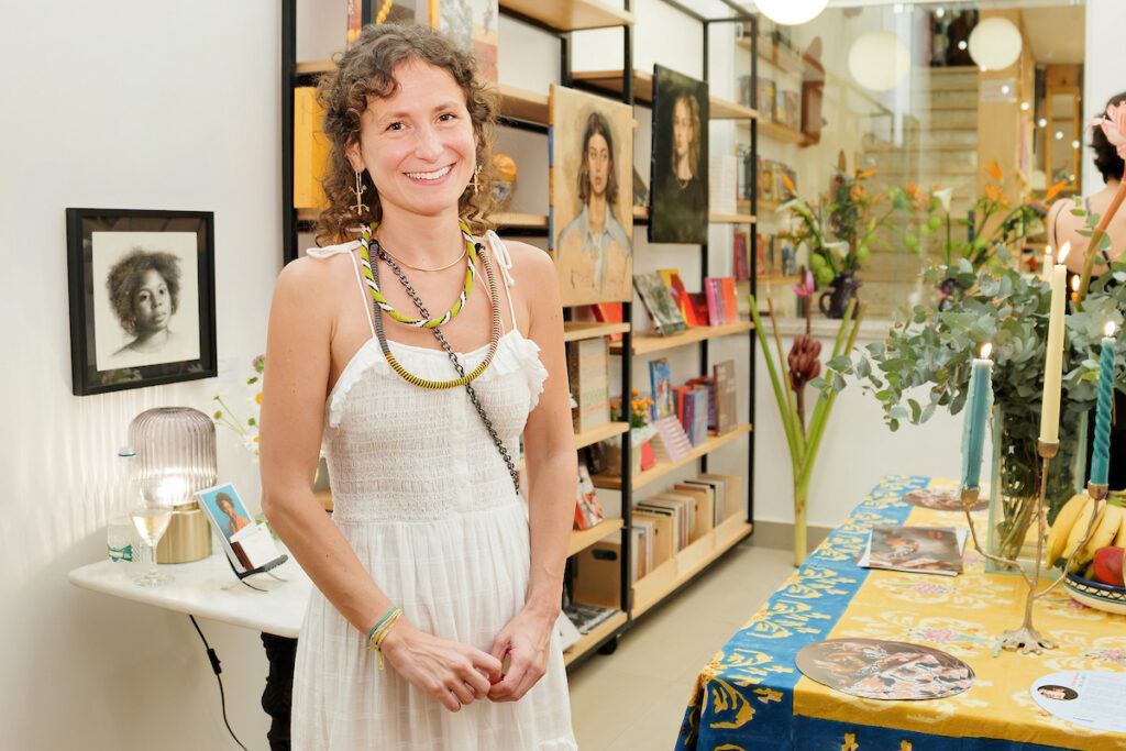 artista-italiana-ulrike-belloni-tem-obras-a-mostra-na-livraria-plato