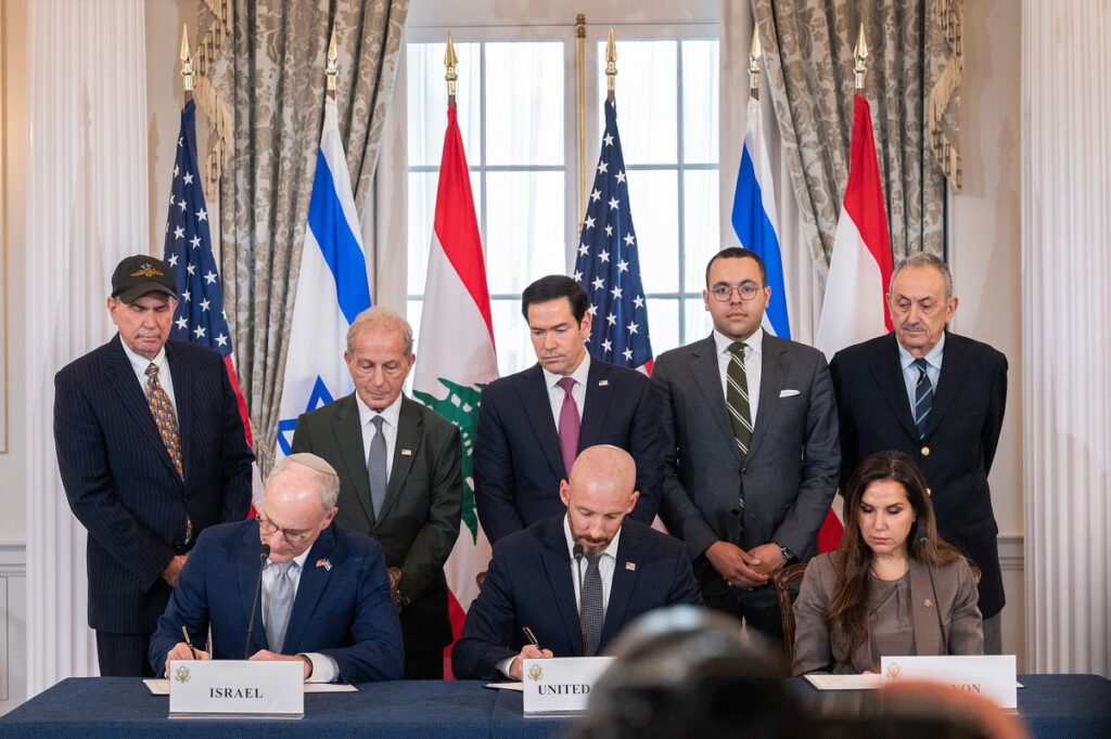 estados-unidos,-israel-e-libano-assinam-acordo-em-busca-da-paz