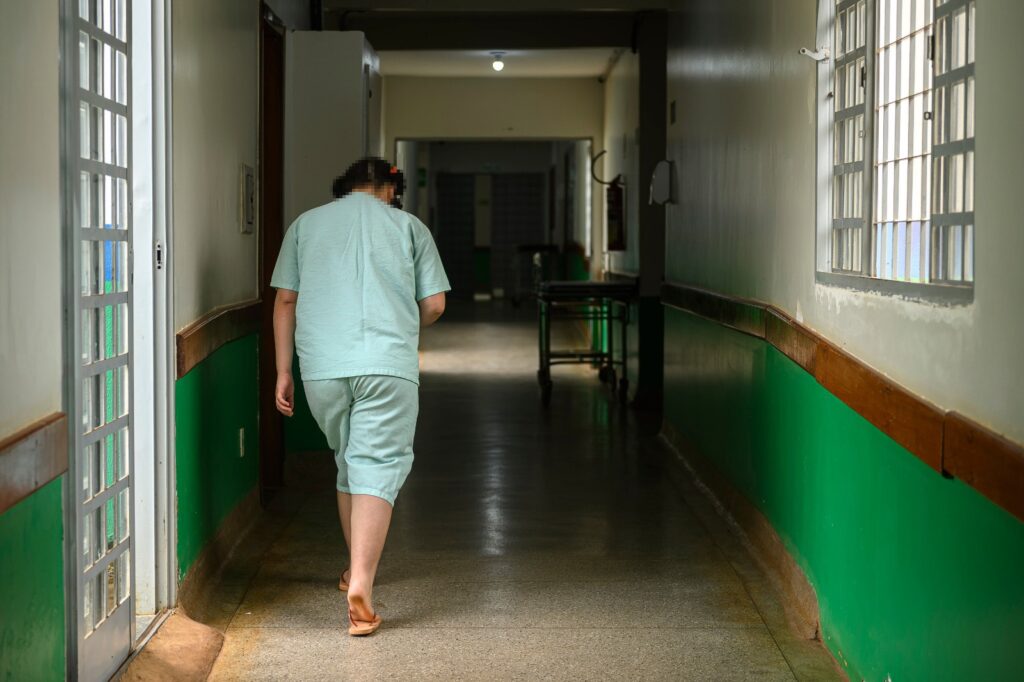 menina-autista-tera-novo-lar-apos-1-ano-morando-em-hospital-no-entorno