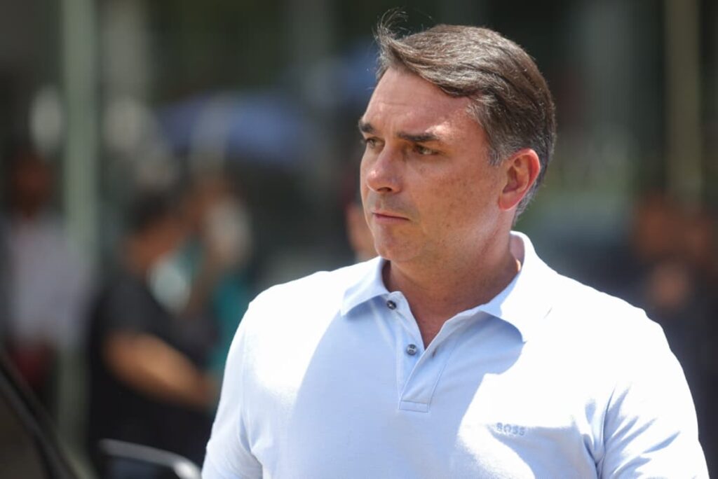 embaixada-vai-acompanhar-audiencia-do-tarifaco-com-flavio-bolsonaro