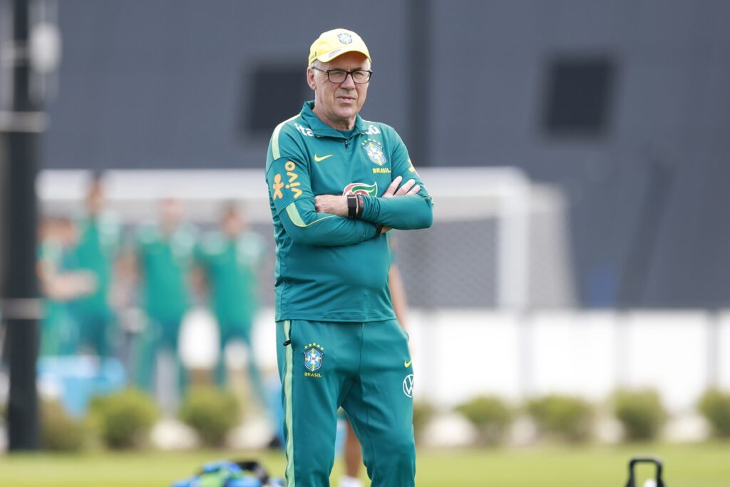 de-olho-no-japao,-selecao-brasileira-treina-com-grupo-completo