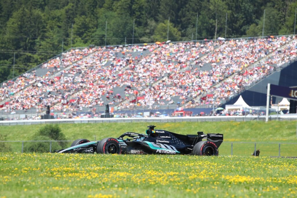 f1:-george-russell-e-pole-na-austria,-gabriel-bortoleto-larga-em-12°