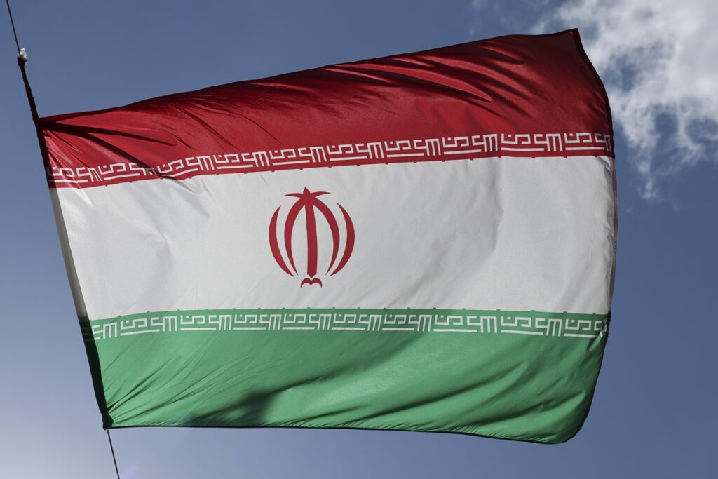 ira-revida-e-ataca-instalacoes-militares-dos-eua-no-kuwait-e-bahrein