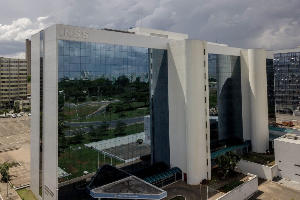 mais-de-3-mil-pessoas-recebem-beneficios-acima-do-teto-previdenciario