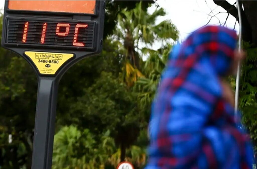clima:-frente-fria-avanca-no-pais-e-derruba-temperaturas-no-centro-sul