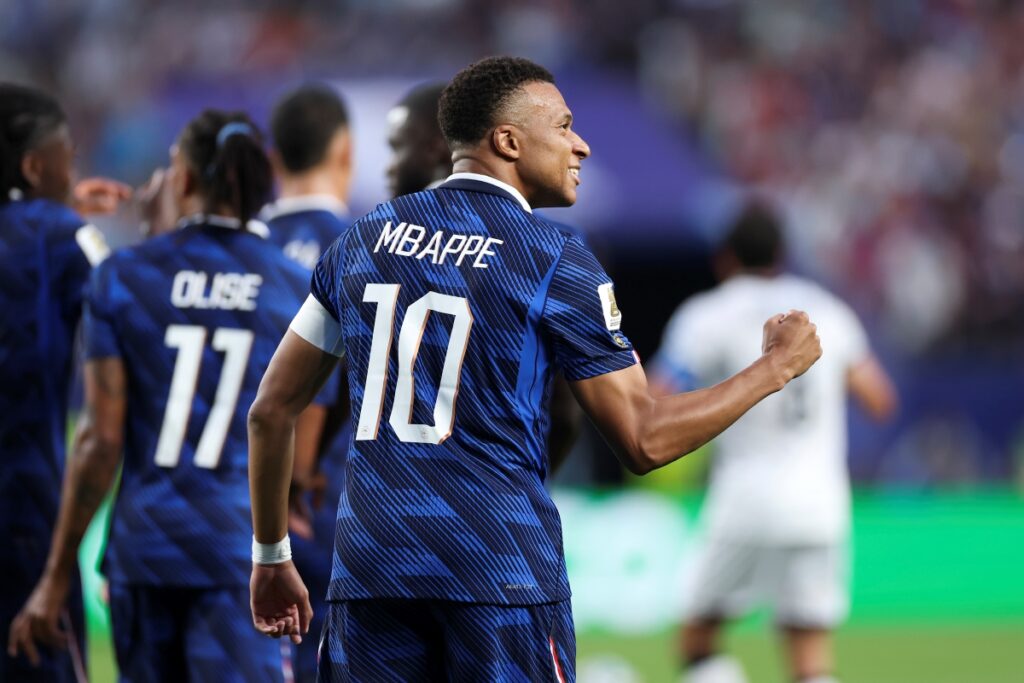 ronaldo-compara-mbappe-a-si-mesmo:-“me-lembra-no-meu-proprio-auge”