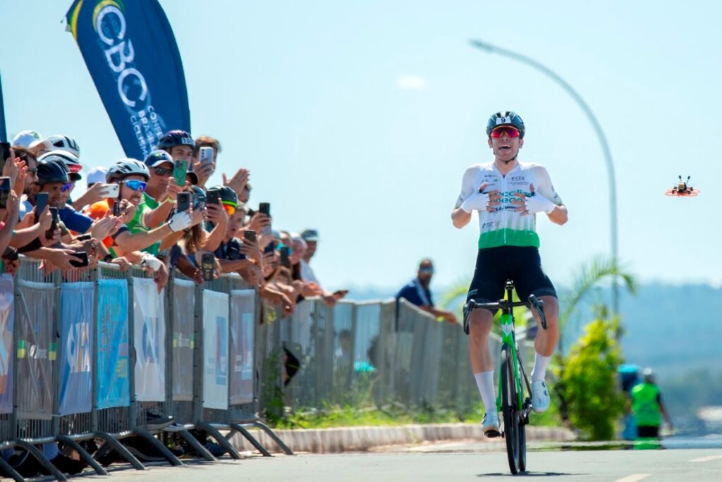 joao-pedro-rossi-vence-o-brasileiro-de-ciclismo-estrada-em-brasilia